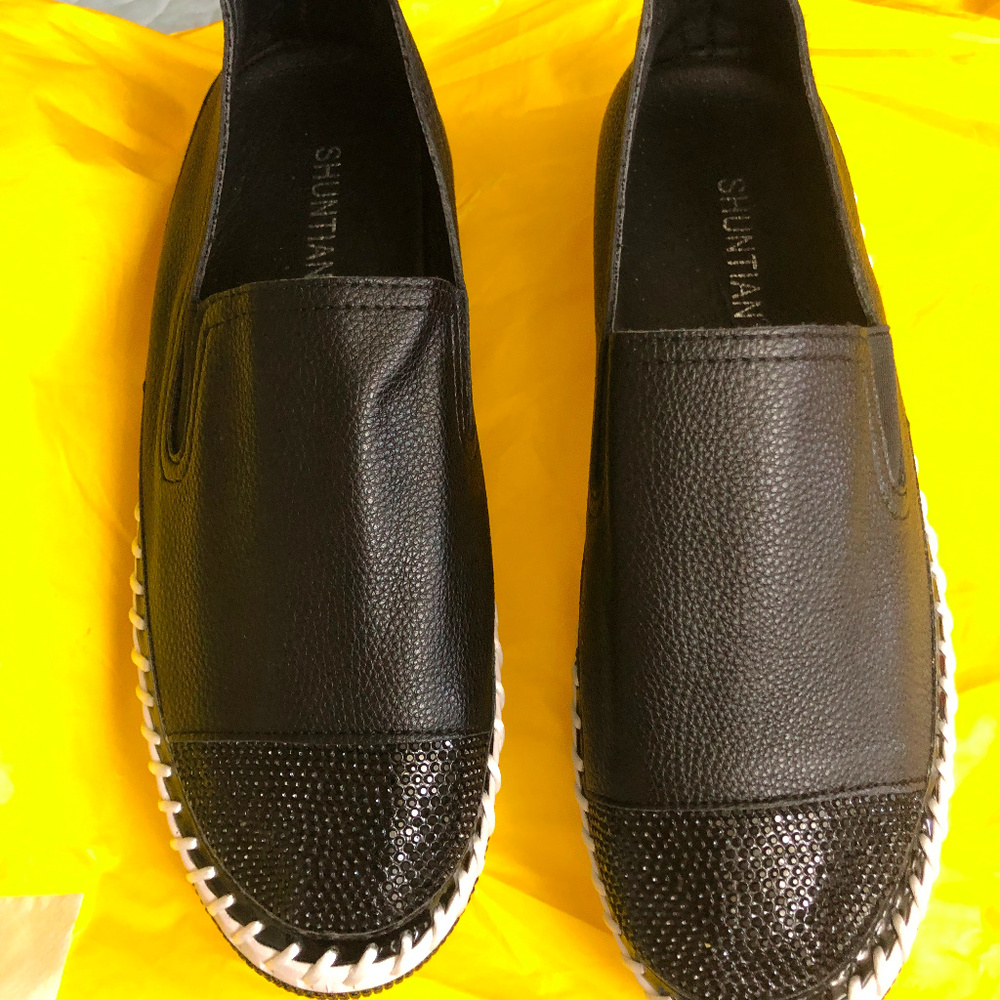 BLACK LEATHER SLIP IN SHOES SZ 40 EURO